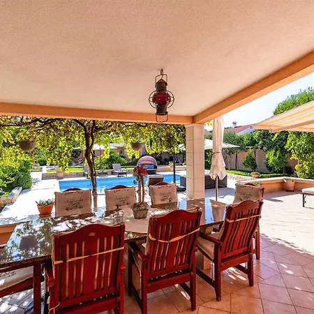 Stunning Home In Vodice 沃迪切